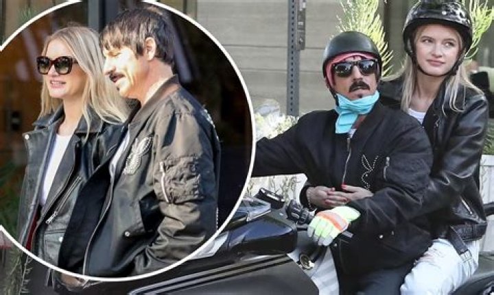 Anthony Kiedis's Wife Age: Uncovering The Details