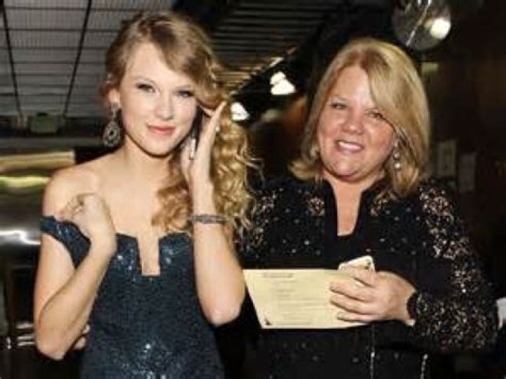 Are Taylor Swift's Parents Getting Back Together