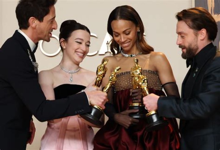 Discover The Husband Of Award-Winning Actress Zoe Perry