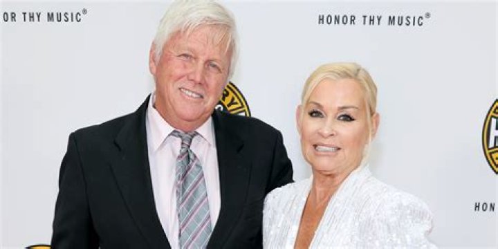 Get The Real Scoop: Uncovering Lorrie Morgan's Age