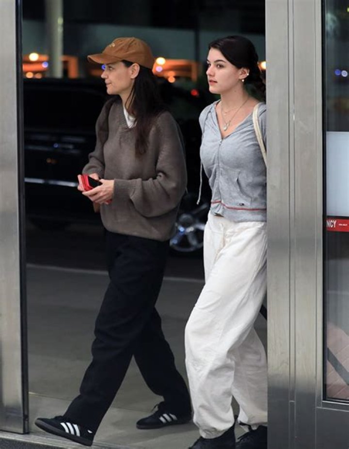 How Tall Is Katie Holmes?