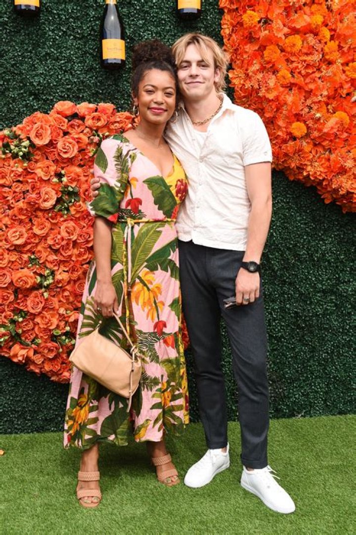 Jaz Sinclair And Ross Lynch: A Dynamic Duo