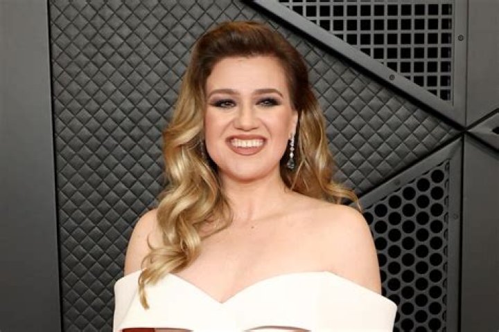 Stunning Wedding Photos Of Kelly Clarkson's Enchanting Day