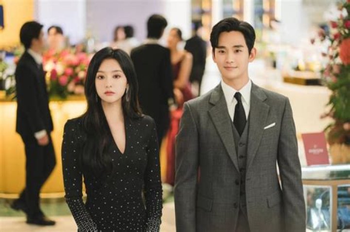 The Latest Scoop: Dispatch Exposes Kim Ji Won And Kim Soo Hyun's Secret Relationship