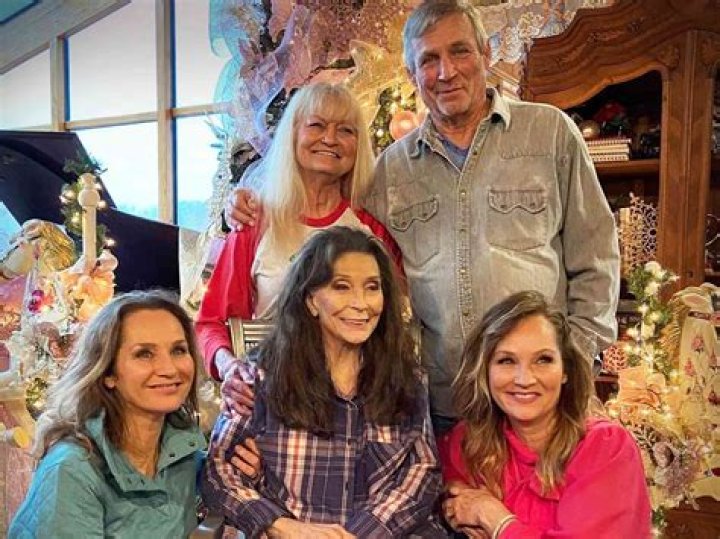 Ultimate Guide: Uncovering The Number Of Children Loretta Lynn Had